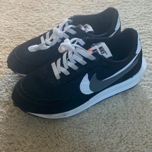 Little Boys Nike Sacai Sneakers Size 1.5 B&W